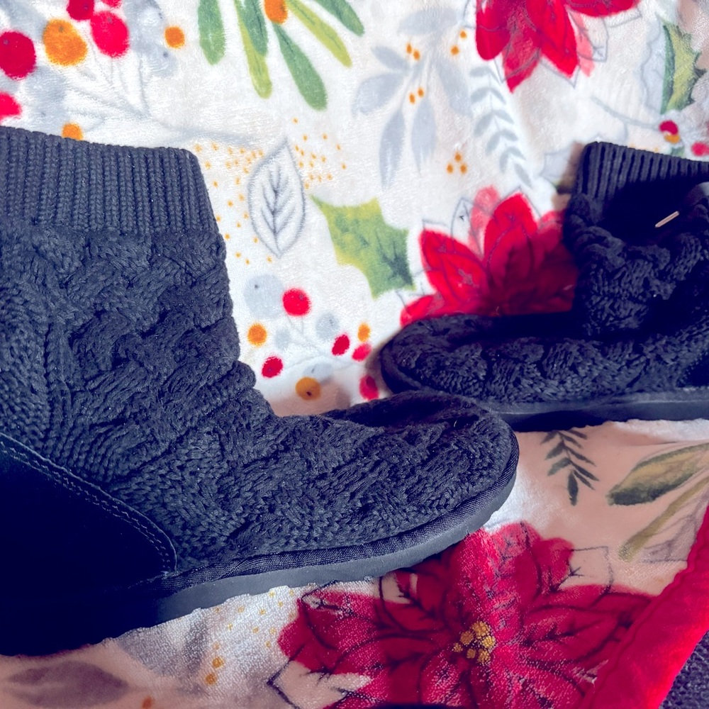 UGG Classic Cardi BOOTS size 9